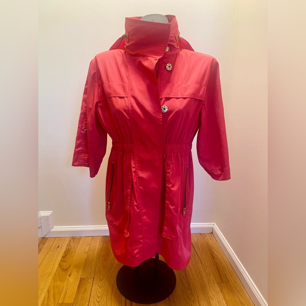 ALI RO | Coral raincoat / light jacket